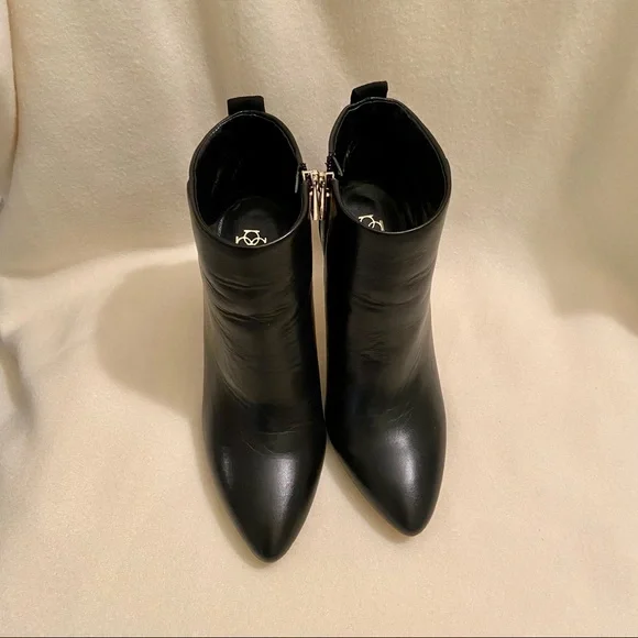 ✨EUC Ann Taylor Lisa Genuine Leather with Suede Studded Booties - Picture 4 of 6